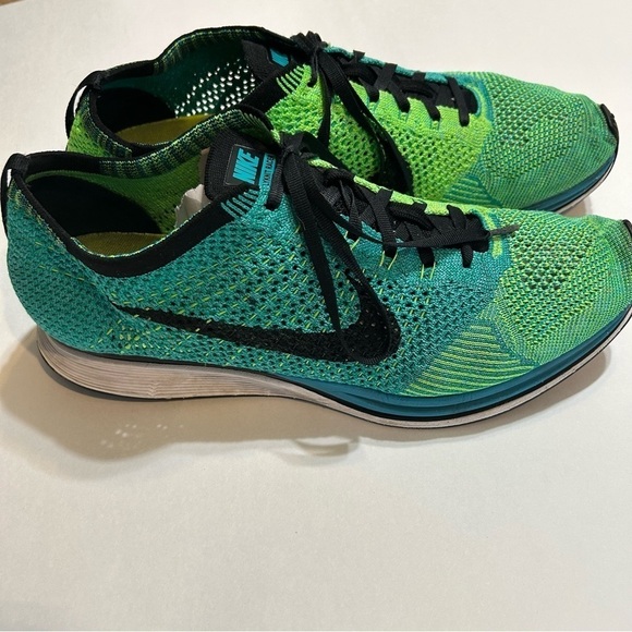 Nike Flyknit Racer Hyper Punch Unisex Running Shoe Sneaker​ - Picture 2 of 10